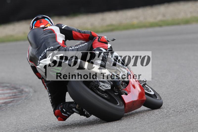 /Archiv-2025/05 14.04.2025 Plüss Moto Sport ADR/Einsteiger/backside